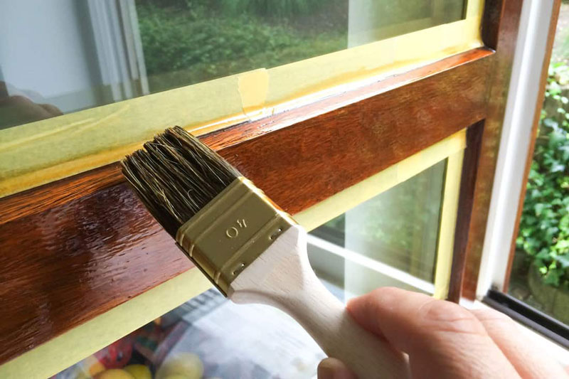 cách sơn khung cửa gỗ
