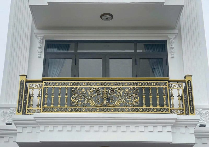 lan can sơn nhũ đồng giả cổ